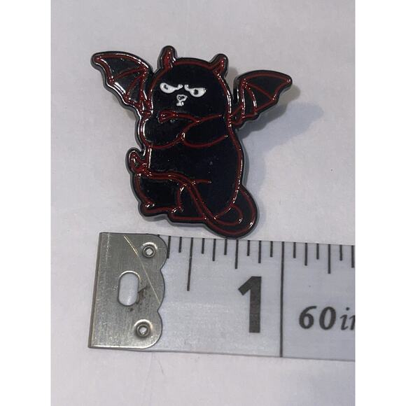 Gargoyle Halloween Pin Brooch - Picture 1 of 1